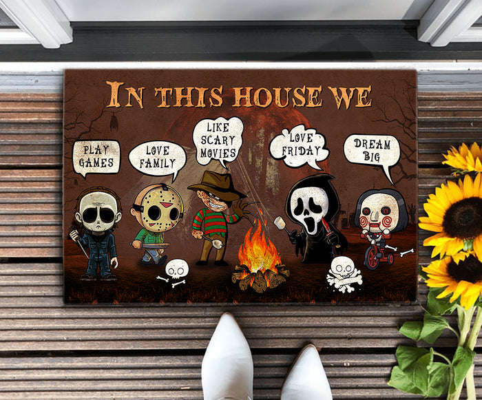 In this house we like scary movies, Halloween Door Mat